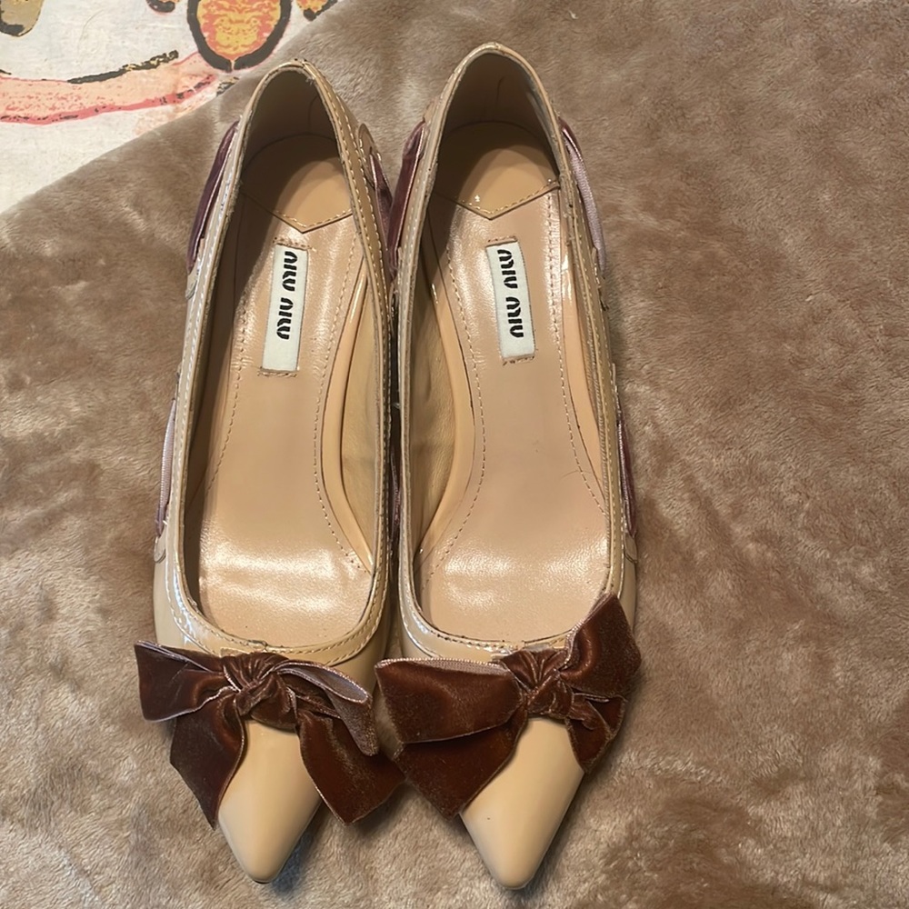 MIU MIU Beige Patent Kitten heels with brown velvet bow *new without box/tags*